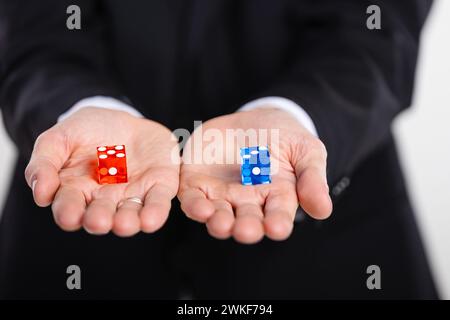 i dadi sono una parte importante dei trucchi degli artisti magici, degli illusionisti Foto Stock