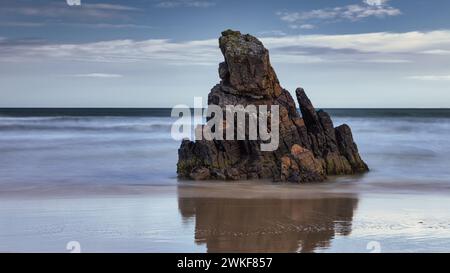 Sea stack a Garry Beach, Isola di Lewis Foto Stock