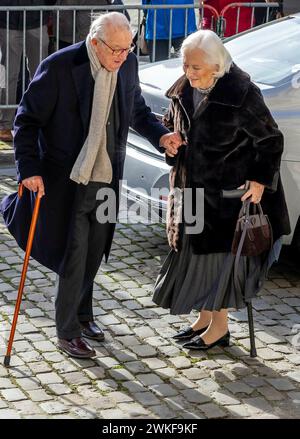 Brussel, Belgio. 20 febbraio 2024. Belgio la regina Matilde e il re Filip (Philippe) e il re Alberto e la regina Paola e il principe Laurent e la principessa Claire e la principessa Delfina e James o'Hare e l'arciduca Carlo Cristiano d'Asburgo-Lorena e la principessa Marie-Astrid di Lussemburgo partecipano alla celebrazione eucaristica annuale in memoria dei membri defunti del re famiglia nella Chiesa di nostra Signora a Laeken, Laken, Bruxelles credito: Albert Nieboer/Netherlands OUT/Point de Vue OUT foto: Albert Nieboer/dpa/Alamy Live News Foto Stock