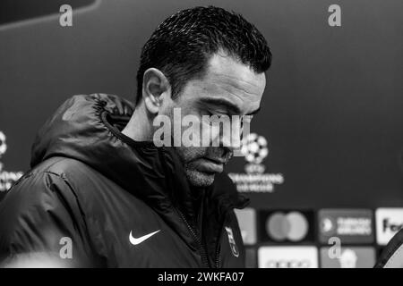 Napoli, Campania, ITALIA. 20 febbraio 2024. 20/02/2024 Napoli, conferenza stampa pre-partita della Champions League 2024 tra Napoli e Barcellona valida per il round del 16.nella foto: Coach fc Barcellona Xavi (Credit Image: © Fabio Sasso/ZUMA Press Wire) SOLO USO EDITORIALE! Non per USO commerciale! Foto Stock