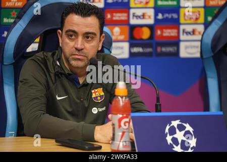 Napoli, Campania, ITALIA. 20 febbraio 2024. 20/02/2024 Napoli, conferenza stampa pre-partita della Champions League 2024 tra Napoli e Barcellona valida per il round del 16.nella foto: Coach fc Barcellona Xavi (Credit Image: © Fabio Sasso/ZUMA Press Wire) SOLO USO EDITORIALE! Non per USO commerciale! Foto Stock