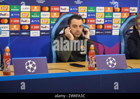 Napoli, Campania, ITALIA. 20 febbraio 2024. 20/02/2024 Napoli, conferenza stampa pre-partita della Champions League 2024 tra Napoli e Barcellona valida per il round del 16.nella foto: Coach fc Barcellona Xavi (Credit Image: © Fabio Sasso/ZUMA Press Wire) SOLO USO EDITORIALE! Non per USO commerciale! Foto Stock