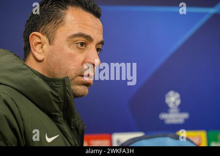 Napoli, Campania, ITALIA. 20 febbraio 2024. 20/02/2024 Napoli, conferenza stampa pre-partita della Champions League 2024 tra Napoli e Barcellona valida per il round del 16.nella foto: Coach fc Barcellona Xavi (Credit Image: © Fabio Sasso/ZUMA Press Wire) SOLO USO EDITORIALE! Non per USO commerciale! Foto Stock