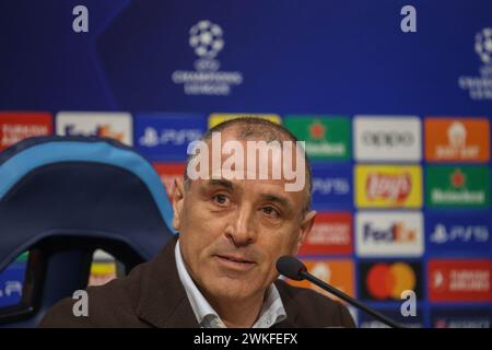 Napoli, Campania, ITALIA. 20 febbraio 2024. 20/02/2024 Napoli, conferenza stampa pre-partita della Champions League 2024 tra Napoli e Barcellona valida per il round del 16.nella foto: Allenatore sec napoli Francesco Calzona (Credit Image: © Fabio Sasso/ZUMA Press Wire) SOLO USO EDITORIALE! Non per USO commerciale! Foto Stock