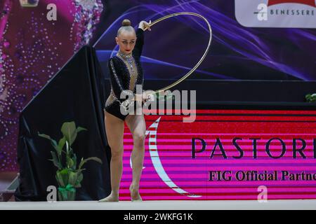 Chieti, Italia. 17 febbraio 2024. Viktoriia Onopriienko di armonia D'Abruzzo durante la ginnastica ritmica FGI serie A1 2024 al PalaTricalle. (Foto di Fabrizio Carabelli/SOPA Images/Sipa USA) credito: SIPA USA/Alamy Live News Foto Stock