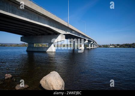 Ponte Long-Sault , Pont du Long-Saul, che attraversa il fiume Ottawa a Grenville, Quebec e Hawkesbury Ontario Foto Stock