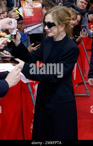 Isabelle Huppert bei der Premiere des Kinofilms "Les gens d'à côté / i miei nuovi amici" auf der Berlinale 2024 / 74. Internationale Filmfestspiele Berlin im Zoo Palast. Berlino, 19.02.2024 Foto Stock