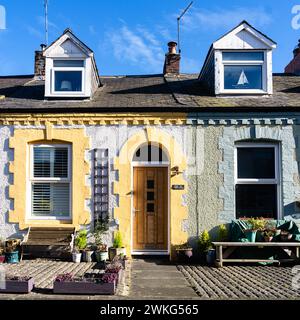 Casa gialla in Simpson Street a Cullercoats, North Tyneside Foto Stock