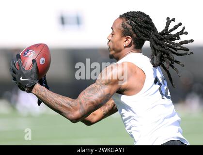 Metairie, Stati Uniti. 20 febbraio 2024. Il wide receiver R.J. Mobley (Winston Salem State) riceve un passaggio durante l'Allstate HBCU Legacy Bowl NFL Combine al New Orleans Saints Ochsner Sports Performance Center di Metairie, Louisiana, lunedì 19 febbraio 2024. (Foto di Peter G. Forest/Sipa USA) credito: SIPA USA/Alamy Live News Foto Stock