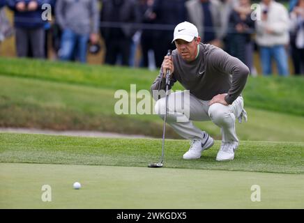 17 febbraio 2024 Rory McIlroy schiera un putt durante il terzo round del Genesis Invitational al Riviera Country Club di Pacific Palisades, CALIFORNIA. Charles Baus/CSM Foto Stock