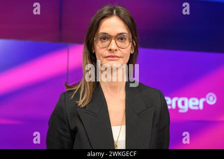 Iris Sayram ARD-Hauptstadtstudio, zu Gast bei - maischberger, Polittalk, TV, Format, mit Moderatorin - Sandra Maischberger, Das Erste, 20.02. 2024, foto: HMB Media/Uwe Koch *** Iris Sayram ARD Hauptstadtstudio , ospite su maischberger, Polittalk, TV, format, con la presentatrice Sandra Maischberger, Das Erste, 20 02 2024, Photo HMB Media Uwe Koch Copyright: HMBxMedia/UwexKoch Foto Stock