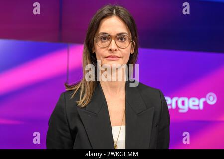 Iris Sayram ARD-Hauptstadtstudio, zu Gast bei - maischberger, Polittalk, TV, Format, mit Moderatorin - Sandra Maischberger, Das Erste, 20.02. 2024, foto: HMB Media/Uwe Koch *** Iris Sayram ARD Hauptstadtstudio , ospite su maischberger, Polittalk, TV, format, con la presentatrice Sandra Maischberger, Das Erste, 20 02 2024, Photo HMB Media Uwe Koch Copyright: HMBxMedia/UwexKoch Foto Stock