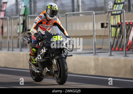 Doha, Qatar. 20 febbraio 2024. Il pilota spagnolo del team Repsol Honda Joan Mir guida la sua moto nella seconda giornata dei test pre-stagionali MotoGP sul circuito Internazionale Lusail di Lusail, Doha, Qatar, 20 febbraio 2024. Crediti: Qian Jun/Xinhua/Alamy Live News Foto Stock