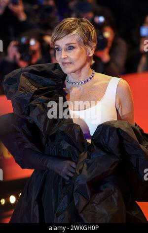 Berlino, Brandeburgo, Germania. 20 febbraio 2024. Dal 15 al 25 febbraio 2024 il festival cinematografico Berlinale 74 si svolge a Berlino, in Germania. Sharon Stone sul Red Carpet di Berlinale Palast. (Credit Image: © Marina Takimoto/ZUMA Press Wire) SOLO PER USO EDITORIALE! Non per USO commerciale! Foto Stock