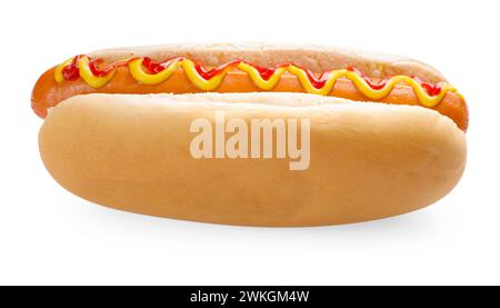 Delizioso hot dog con salse isolate su bianco Foto Stock