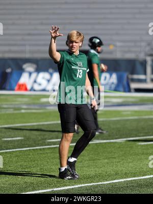 4 novembre 2023 - il quarterback degli Hawaii Rainbow Warriors Brayden Schager n. 13 prima di una partita tra i Nevada Wolfpack e gli Hawaii Rainbow Warriors al MacKay Stadium di Reno, NV - Michael Sullivan/CSM Foto Stock