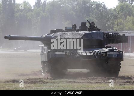 Il carro armato da battaglia principale Leopard 2A6 durante una dimostrazione presso la caserma Julius Leber, Berlino, 13 luglio 2019 Foto Stock