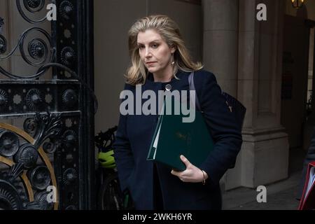 Londra, Regno Unito. 19 febbraio 2024. Penny Mordaunt arriva a Downing Street prima di una riunione di gabinetto a Londra. Credito: SOPA Images Limited/Alamy Live News Foto Stock
