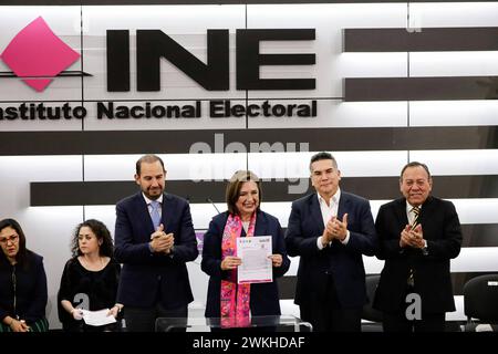 Registrazione di Xochitl Galvez come candidato presidenziale del Messico 20 febbraio 2024, città del Messico, Messico: Marko Cortes del National Action Party PAN, Jesus Zambrano del Partito Rivoluzione Democratica PRD e Alejandro Moreno Cardenas del Partito Rivoluzionario istituzionale PRI accompagnano Xochitl Galvez per registrarsi come candidato alla Presidenza del Messico presso l'Istituto Nazionale elettorale. Città del Messico CDMX Messico Copyright: XLuisxBarronxxxEyepixxGroupx Foto Stock