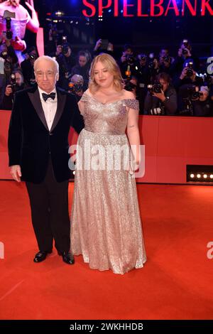 Martin Scorsese mit Tochter Francesca Scorsese bei der Ankunft zu der Verleihung des Goldenen Ehrenbären bei den 74. Internationalen Filmfestspielen a Berlino 20.02.2024 *** Martin Scorsese con la figlia Francesca Scorsese all'arrivo per la presentazione dell'Orso d'Oro Onorario al 74° Festival Internazionale del Cinema di Berlino 20 02 2024 Foto Stock