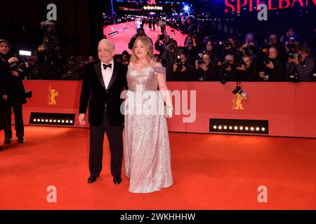 Martin Scorsese mit Tochter Francesca Scorsese bei der Ankunft zu der Verleihung des Goldenen Ehrenbären bei den 74. Internationalen Filmfestspielen a Berlino 20.02.2024 *** Martin Scorsese con la figlia Francesca Scorsese all'arrivo per la presentazione dell'Orso d'Oro Onorario al 74° Festival Internazionale del Cinema di Berlino 20 02 2024 Foto Stock
