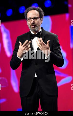 Carlo Chatrian bei der Verleihung des Goldenen Ehrenbären an Martin Scorsese auf der Berlinale 2024 / 74. Internationale Filmfestspiele Berlin im Berlinale Palast. Berlino, 20.02.2024 *** Carlo Chatrian alla presentazione dell'Orso d'Oro Onorario a Martin Scorsese al Berlinale 2024 74 Berlin International Film Festival al Berlinale Palast Berlin, 20 02 2024 foto:XC.xNiehausx/xFuturexImagex ehrenbaer verleihung 4414 Foto Stock