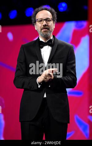 Carlo Chatrian bei der Verleihung des Goldenen Ehrenbären an Martin Scorsese auf der Berlinale 2024 / 74. Internationale Filmfestspiele Berlin im Berlinale Palast. Berlino, 20.02.2024 *** Carlo Chatrian alla presentazione dell'Orso d'Oro Onorario a Martin Scorsese al Berlinale 2024 74 Berlin International Film Festival al Berlinale Palast Berlin, 20 02 2024 foto:XC.xNiehausx/xFuturexImagex ehrenbaer verleihung 4413 Foto Stock