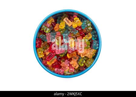 Assortimento di coloratissimi Gummibear in vivace Candy Bowl su sfondo bianco, vista dall'alto. Foto Stock