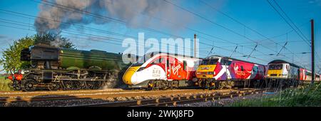 4 treni, un evento unico che non si ripeterà mai, dove 4 famosi treni erano allineati insieme sulla East Coast Mainline a nord della stazione di York Foto Stock