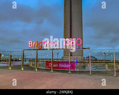 Brighton UK.i360 Brighton Inghilterra la British Airways i360 è la torre di osservazione mobile più alta del mondo.Brighton torre di osservazione sul lungomare Sussex Foto Stock