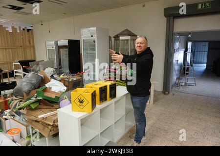 Wenzel Vaclav Cerveny, che i media tedeschi chiamano "il re della cannabis", sta preparando un club di coltivazione ad Aschheim vicino Monaco grazie alla prevista legalizzazione della marijuana, su una foto del 19 febbraio 2024. Sta anche aprendo un grande negozio di cannabis lì, che funzionerà come un mondo di esperienza. Cerveny, nato a due anni da Klatovy, venuto in Baviera con i suoi genitori dopo l'invasione sovietica del 1968, attende con ansia la forma in cui la legge sulla legalizzazione sarà approvata dai membri del Bundestag. Potrebbe arrivare chiarezza questo venerdì. (Foto CTK/Ales Zapotocky) Foto Stock