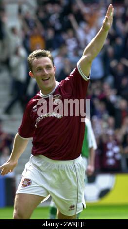 HEARTS V HIBS, TYNECASTLE, 21/5/00. Gary McSwegan celebra il suo gol vincente. Foto Stock