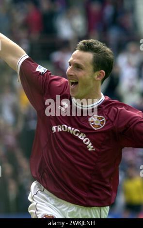 HEARTS V HIBS, TYNECASTLE, 21/5/00.. Gary McSwegan celebra il suo gol vincente. Foto Stock