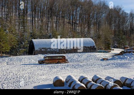 Paesaggi agricoli dopo un evento invernale nella Virginia rurale, Stati Uniti Foto Stock