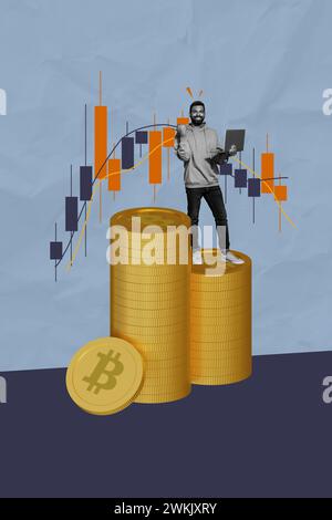Ritratto creativo collage di un giovane ragazzo felice e ricco stand bitcoin monete criptovaluta hanno avuto successo scambio finanziario affare isolato su colorato Foto Stock