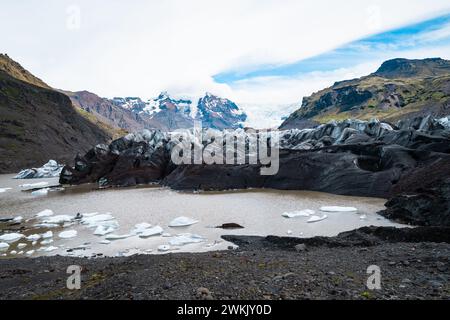 Ghiacciaio Svinafellsjokull in Islanda durante l'estate Foto Stock