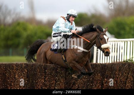 Impavido guidato dal fantino Brian Hughes nell'handicap Chase del getsbk.com con il cavallo William of York all'ippodromo di Doncaster. Data foto: Mercoledì 21 febbraio 2024. Foto Stock