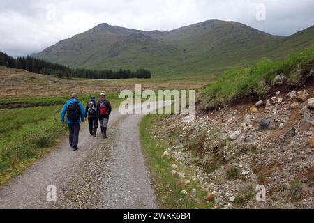 La montagna scozzese Corbett 'Sgurr cos na Breachd-laoidh' dal Remote Farming Hamlet di Strathan a Glen Dessarry, Highlands scozzesi, Scozia. Foto Stock