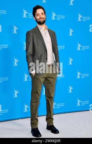 Michael Parets beim Photocall zum Kinofilm Spaceman auf der Berlinale 2024 / 74. Internationale Filmfestspiele Berlin im Hotel Grand Hyatt. Berlino, 21.02.2024 *** Michael Parets al photocall per il lungometraggio Spaceman al Berlinale 2024 74 Berlin International Film Festival presso l'Hotel Grand Hyatt Berlin, 21 02 2024 foto:Xn.xKubelkax/xFuturexImagex spaceman 4253 Foto Stock