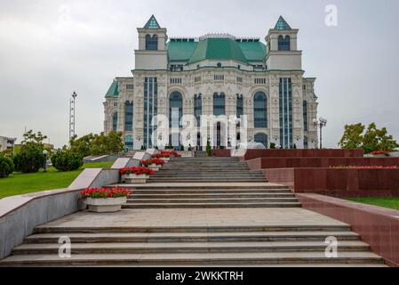 ASTRAKHAN, RUSSIA - 22 SETTEMBRE 2021: L'edificio del Teatro dell'Opera e del Balletto, Russia Foto Stock