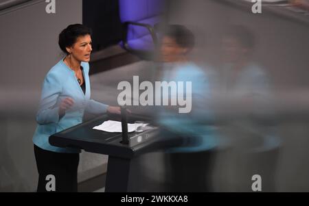 Berlino, Germania. 21 febbraio 2024. Sahra Wagenknecht (BSW) parla in una sessione del Bundestag sulle conseguenze della morte del politico dell'opposizione russa Navalny. Crediti: Serhat Kocak/dpa/Alamy Live News Foto Stock