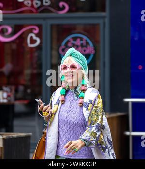 Londra, regno unito, 20 febbraio 2024 Lou Featherstone attivista della moda visto fuori dalla Global radio Foto Stock