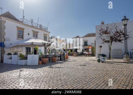 Ristoranti Vila Adentro e Tertulia Algarvia a Praca Dom Afonso III Faro Portogallo Foto Stock