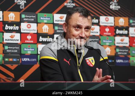 Francia. 21 febbraio 2024. © PHOTOPQR/VOIX DU NORD/SEVERINE COURBE ; 21/02/2024 ; Friburgo, Stade Europa, Allemagne le 21/02/24. Conference de presse du coach du RC Lens Franck Haise avant le match de Barrage retour de Ligue Europa contre le SC Fribourg. FOTO SEVERINE COURBE LA VOIX DU NORD 21 febbraio 2024 Conferenza stampa di RC Lens un giorno prima della partita contro il Friburgo in Europa League crediti: MAXPPP/Alamy Live News Foto Stock