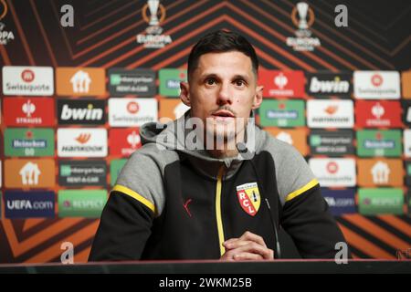 Francia. 21 febbraio 2024. © PHOTOPQR/VOIX DU NORD/SEVERINE COURBE ; 21/02/2024 ; Friburgo, Stade Europa, Allemagne le 21/02/24. Conference de presse du joueur Florian Sotoca avant le match de Barrage retour de Ligue Europa contre le SC Fribourg. FOTO SEVERINE COURBE LA VOIX DU NORD 21 febbraio 2024 Conferenza stampa di RC Lens un giorno prima della partita contro il Friburgo in Europa League crediti: MAXPPP/Alamy Live News Foto Stock