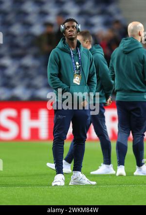 Porto, Portogallo. 21 febbraio 2024. Eddie Nketiah dell'Arsenal dà un'occhiata allo stadio durante la partita di UEFA Champions League all'Estadio do Dragao di Porto. Il credito per immagini dovrebbe essere: David Klein/Sportimage Credit: Sportimage Ltd/Alamy Live News Foto Stock