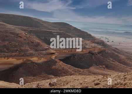 Paesaggio montano ai margini del deserto del mondo, riyad Foto Stock