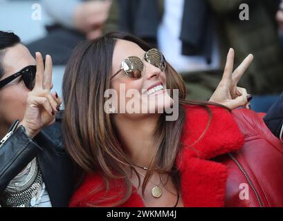 Frau von Xabi Alonso FC Bayern MŸnchen Nagore Aramburu FC Bayern MŸnchen - Borussia Dortmund BVB 4:1 1 Fussball Bundesliga Saison 2016 / 2017 © diebilderwelt / Alamy Stock Foto Stock