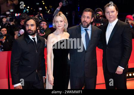 Berlino, Germania. 21 febbraio 2024. Kunal Nayyar, Carey Mulligan, Adam Sandler e Paul Dano hanno partecipato alla Spaceman Premiere durante il 74° Berlinale International Film Festival di Berlino al Grand Hyatt Hotel di Berlino, Germania, il 21 febbraio 2024. Foto di Aurore Marechal/ABACAPRESS.COM credito: Abaca Press/Alamy Live News Foto Stock