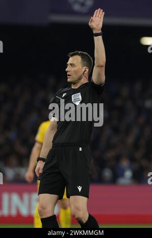 Napoli, Italia. 21 febbraio 2024. L'arbitro Felix Zwayer durante la partita di calcio di UEFA CHAMPIONS LEAGUE tra NAPOLI e BARCELLONA allo stadio Diego Armando Maradona di Napoli, Italia - mercoledì 21 febbraio 2024. ( Alessandro Garofalo/LaPresse ) crediti: LaPresse/Alamy Live News Foto Stock